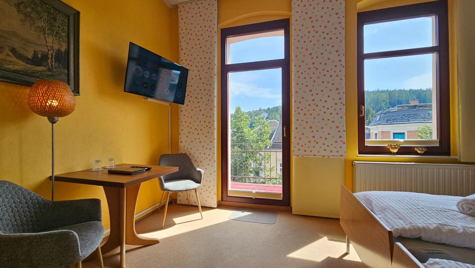 Pension Weisse Rose, Parkplatz, Fruehstueck, Wlan, Zentral Bad Elster Esterno foto