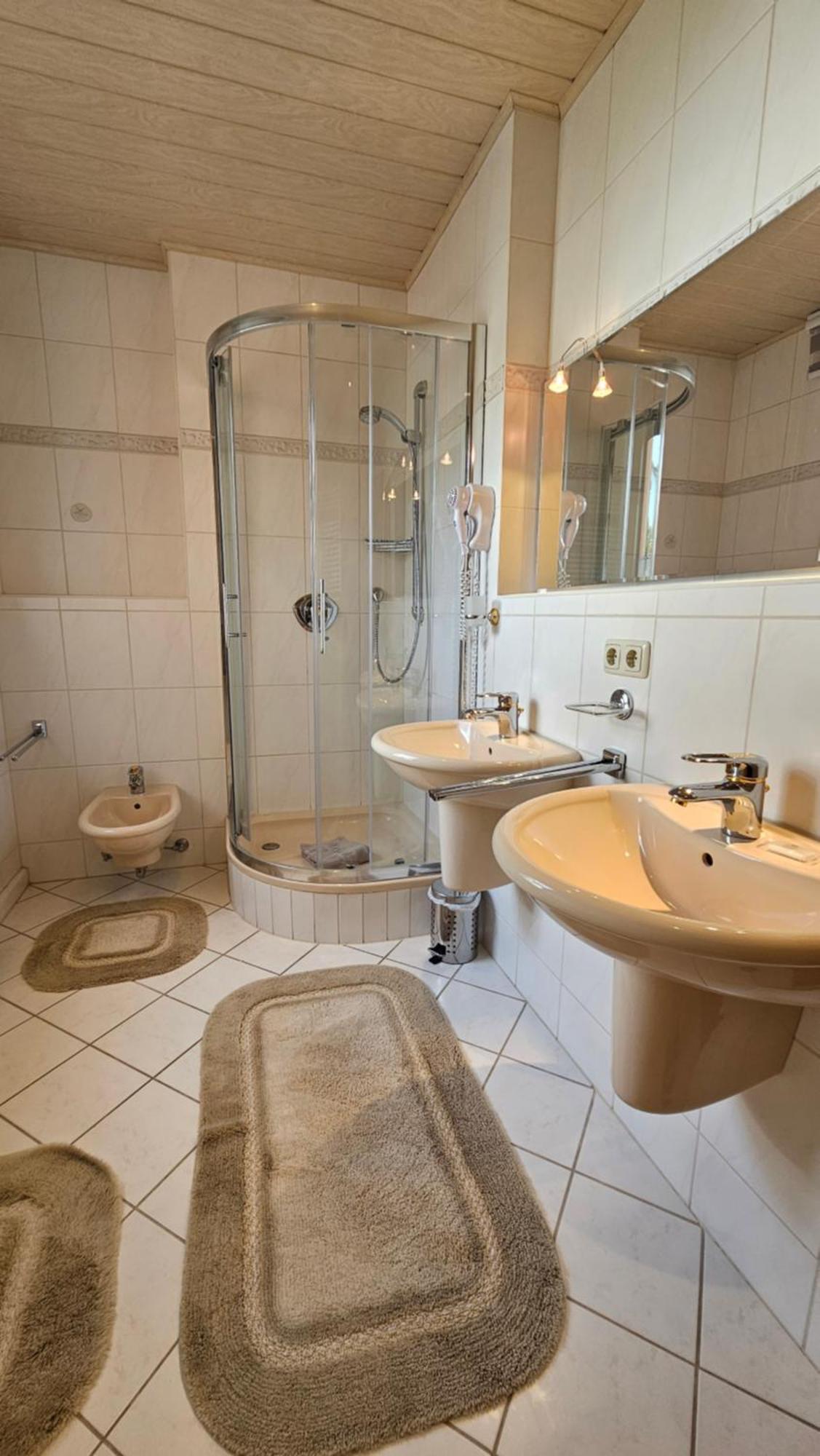 Pension Weisse Rose, Parkplatz, Fruehstueck, Wlan, Zentral Bad Elster Esterno foto