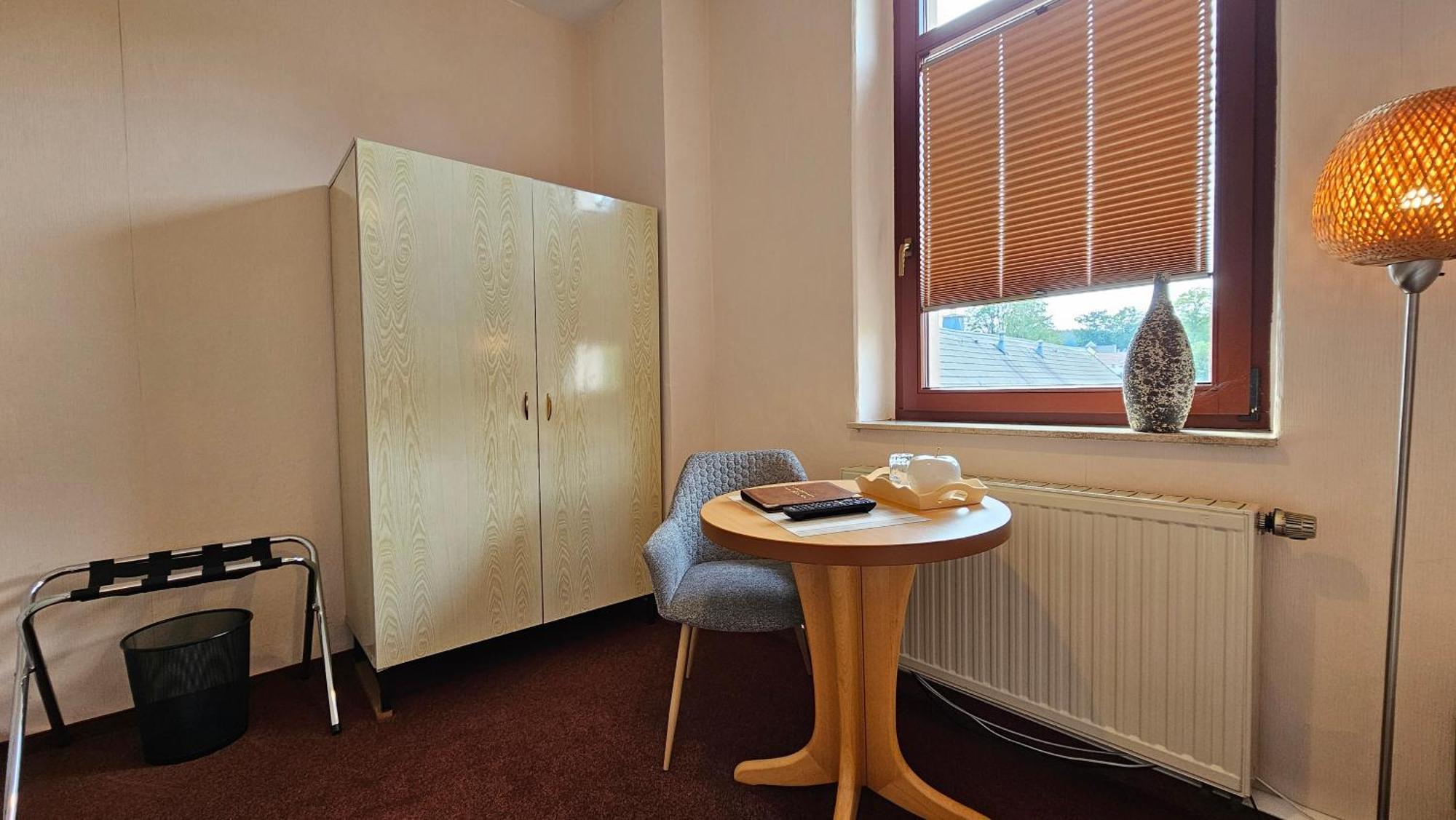 Pension Weisse Rose, Parkplatz, Fruehstueck, Wlan, Zentral Bad Elster Esterno foto