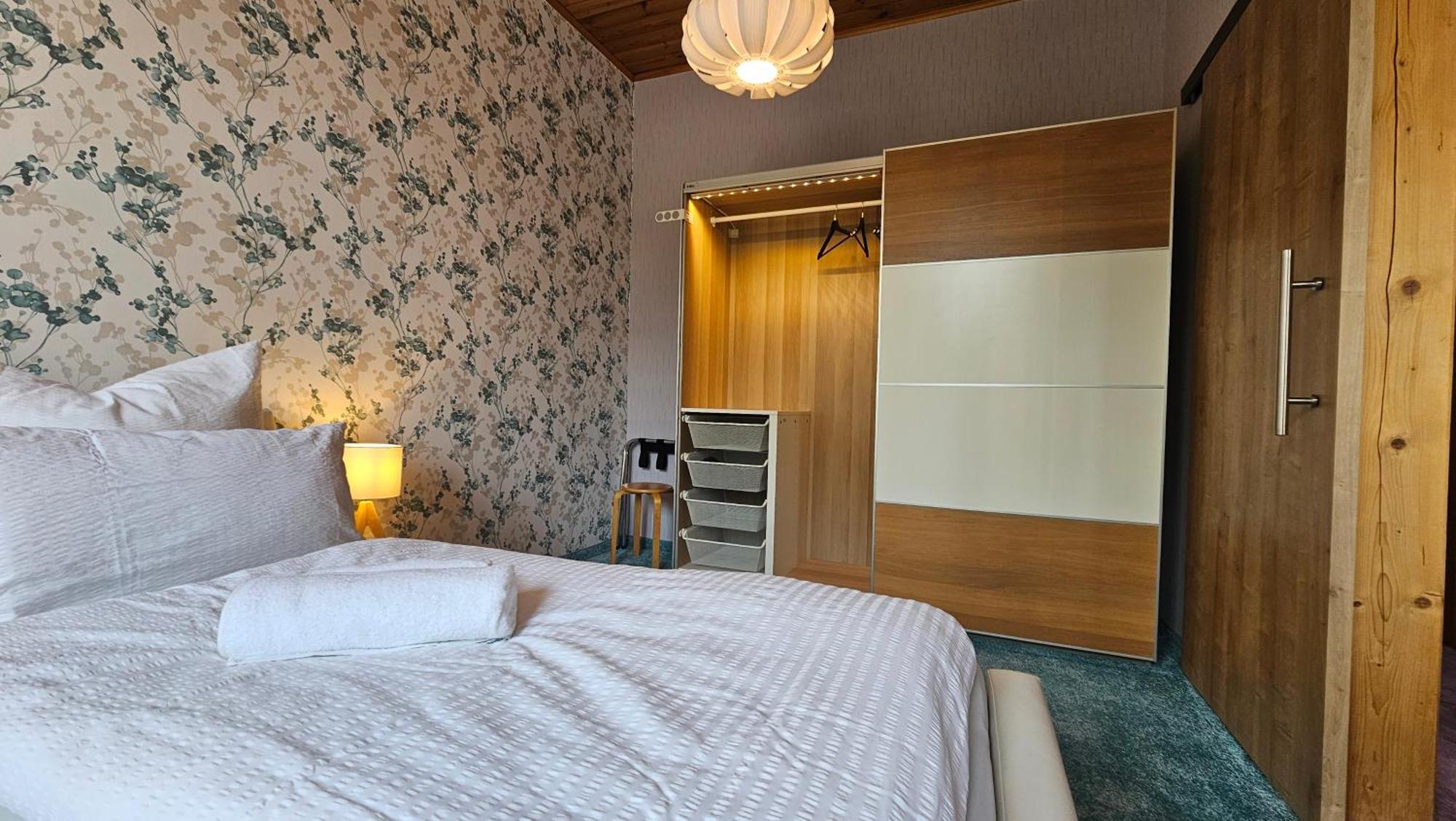 Pension Weisse Rose, Parkplatz, Fruehstueck, Wlan, Zentral Bad Elster Esterno foto
