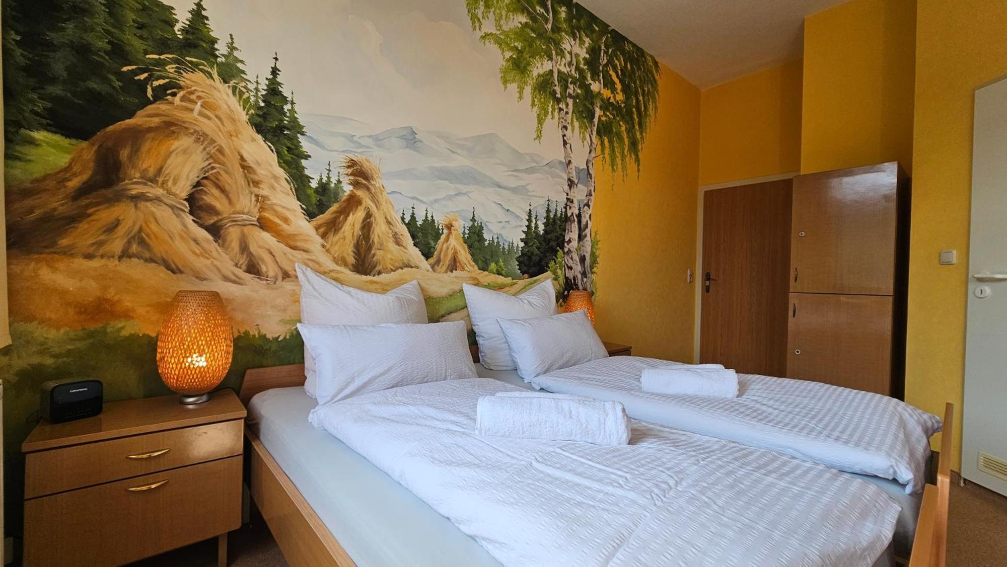 Pension Weisse Rose, Parkplatz, Fruehstueck, Wlan, Zentral Bad Elster Esterno foto