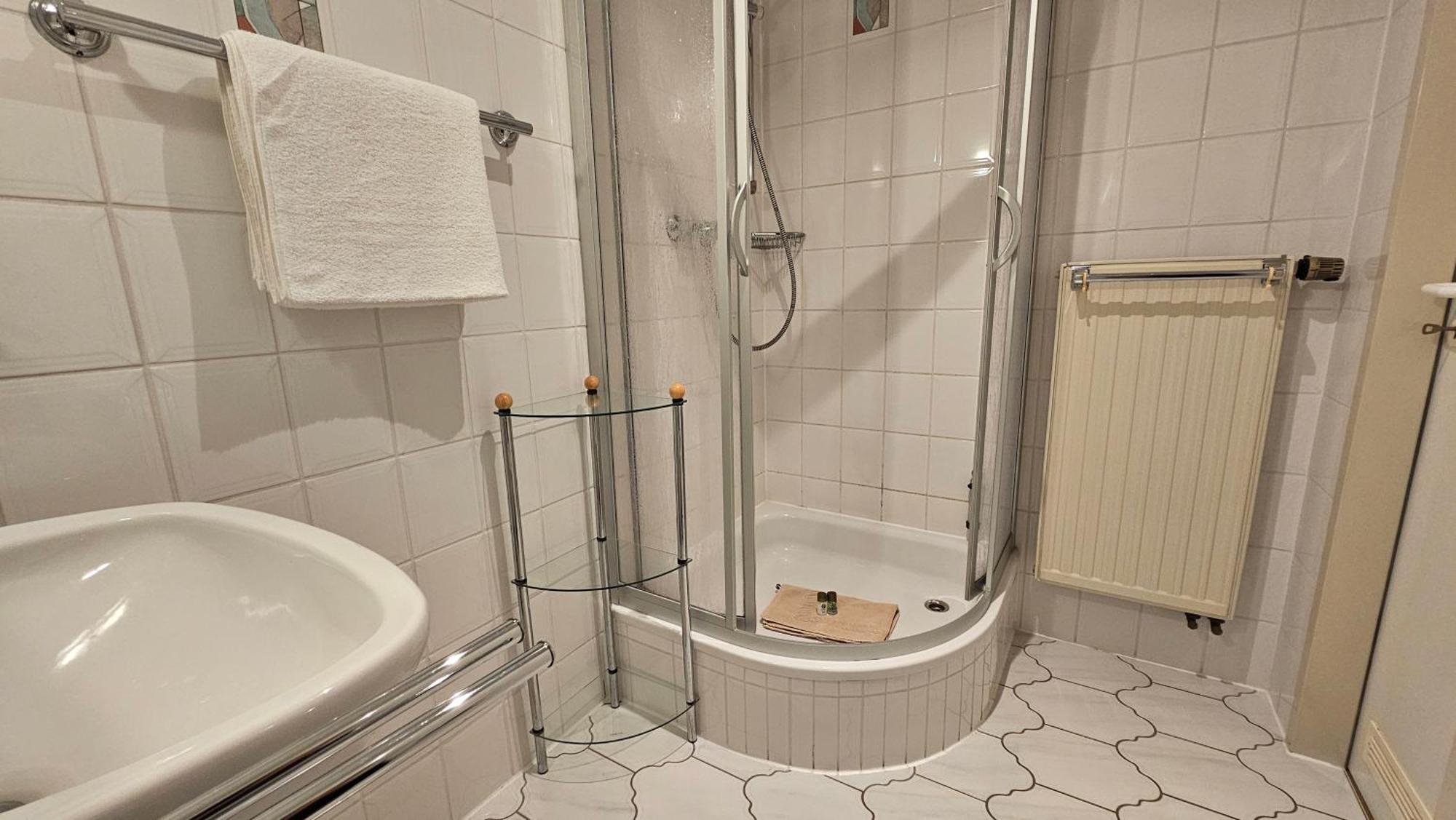 Pension Weisse Rose, Parkplatz, Fruehstueck, Wlan, Zentral Bad Elster Esterno foto