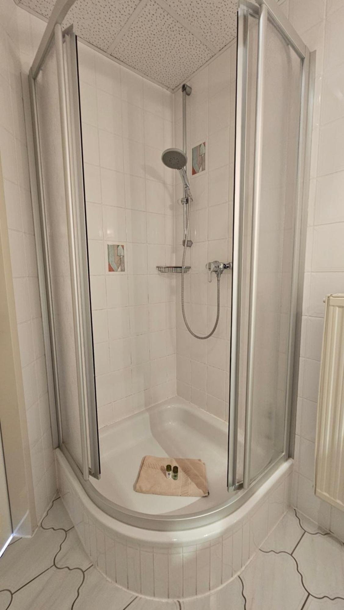 Pension Weisse Rose, Parkplatz, Fruehstueck, Wlan, Zentral Bad Elster Esterno foto