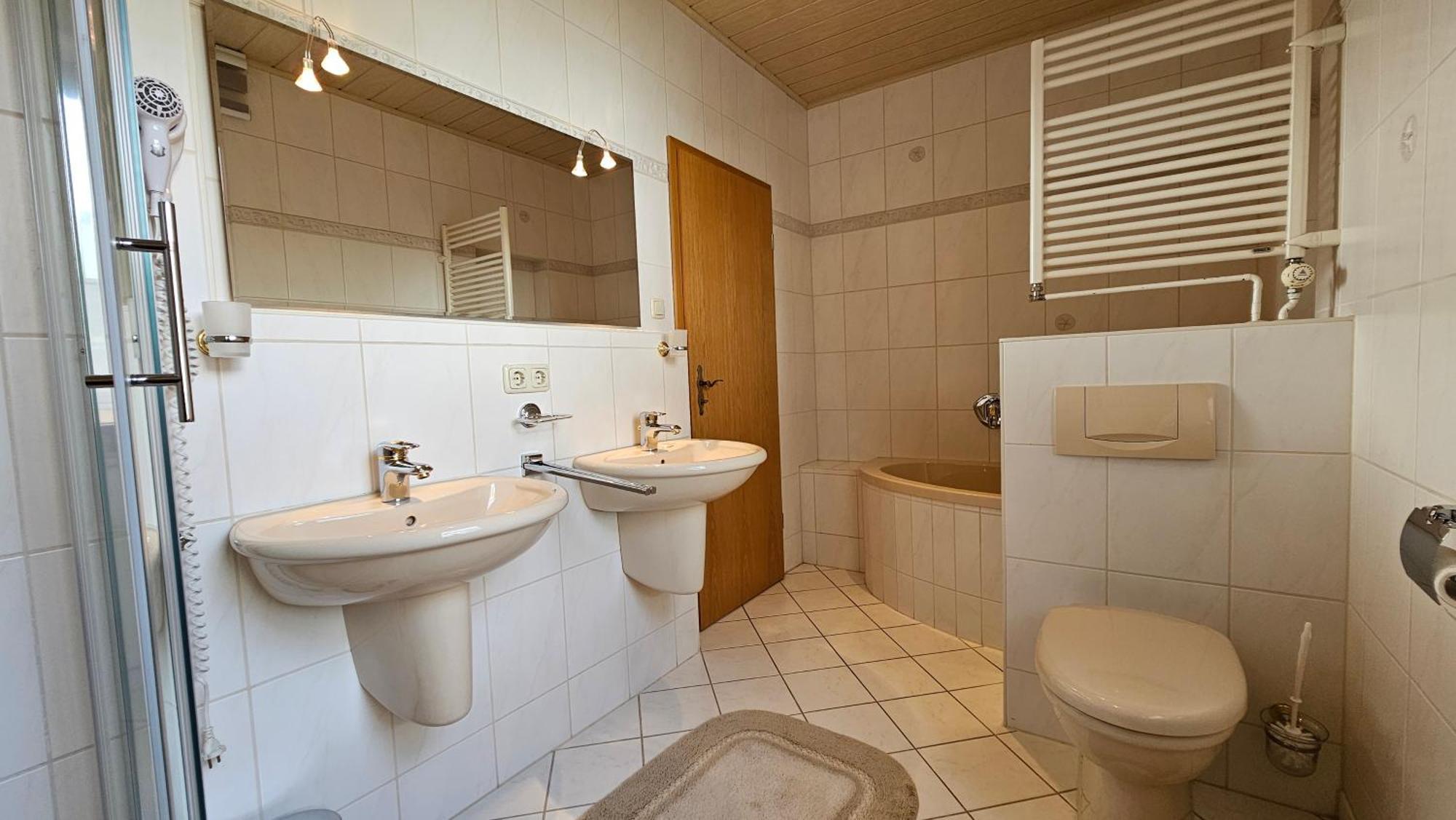 Pension Weisse Rose, Parkplatz, Fruehstueck, Wlan, Zentral Bad Elster Esterno foto