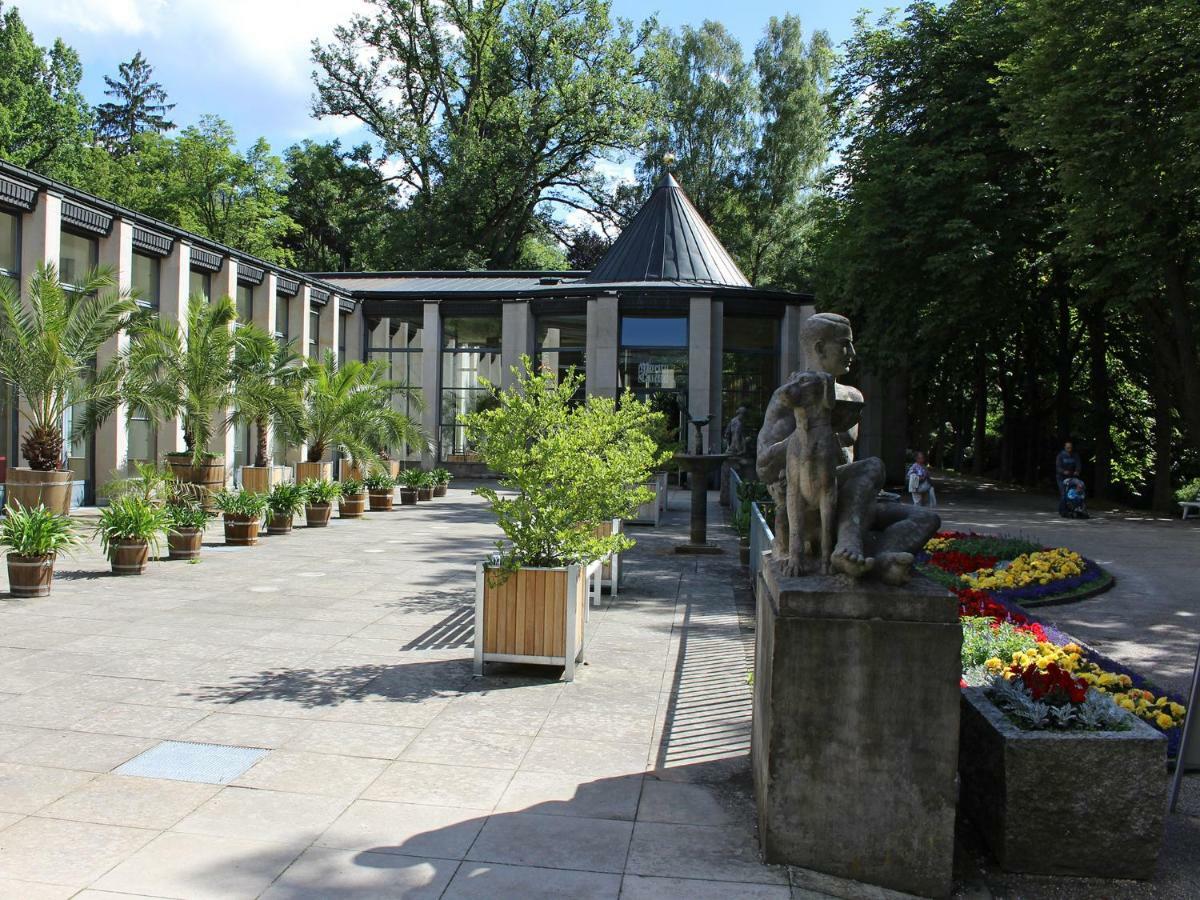 Pension Weisse Rose, Parkplatz, Fruehstueck, Wlan, Zentral Bad Elster Esterno foto